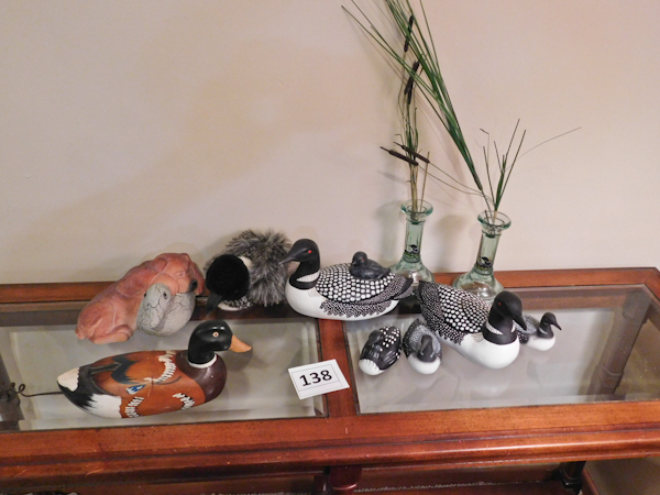 lot 138 image: several duck dcor items
