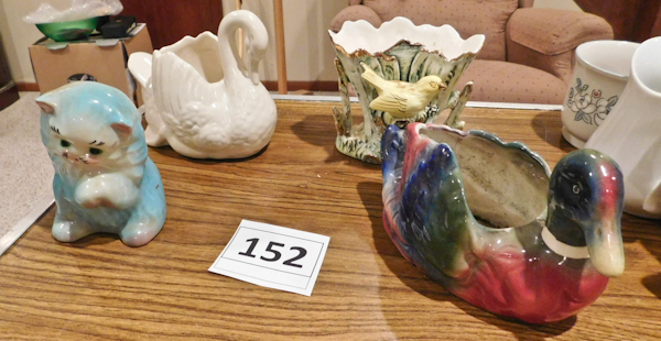 lot 152 image: 4 vintage ceramic planters