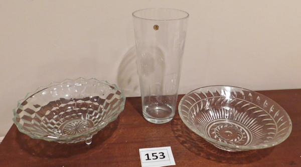 lot 153 image: 3 glass serving  dcor items