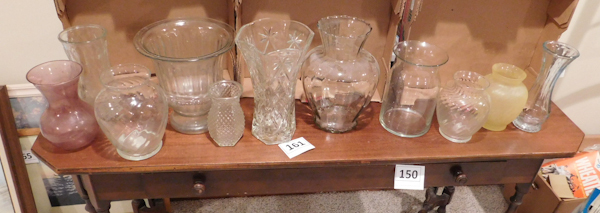 lot 161 image: 11 glass vases