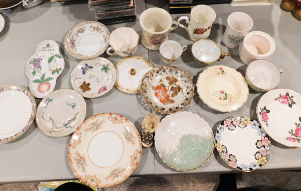 lot 166 image: lof of ceramic china plates