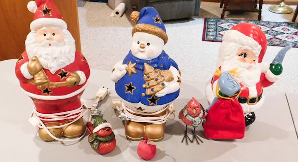 lot 171 image: Santas and snowmen
