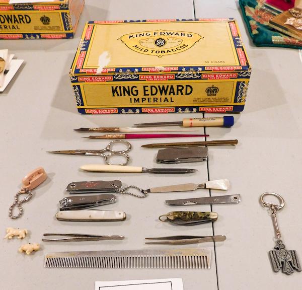 lot 177 image: Cigar box and contents
