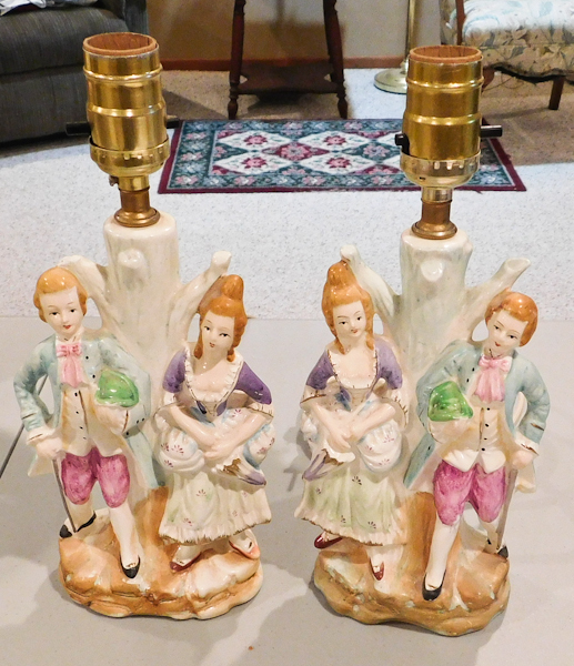 lot 189 image: Pair of Wales Japan Colonial Couple lamps