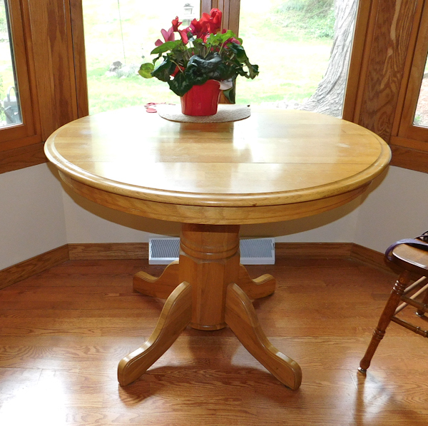 lot 193 image: honey oak dining room table in good condition