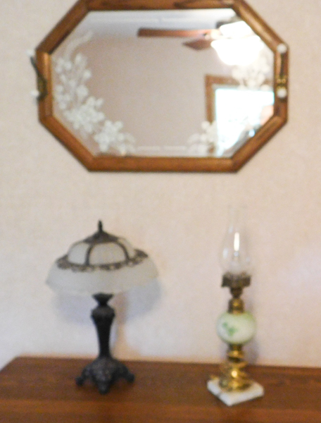 lot 195 image: Oak framed mirror with 2 hooks and 2 lamps