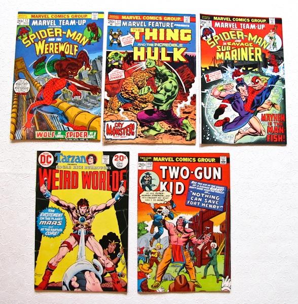 lot 37 image: 1 DC Comic and 4 Marvel Comics