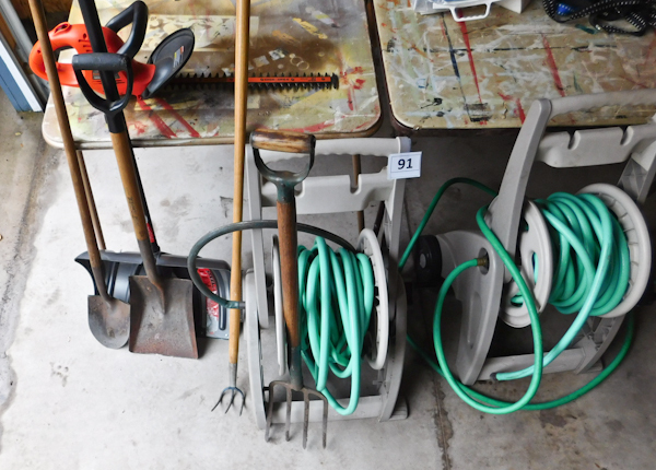 lot 91 image: large lot of garden yard tools please see all the photos