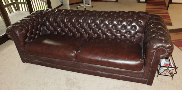lot 12 image: Vintage Brown vinyl sofa in good condition