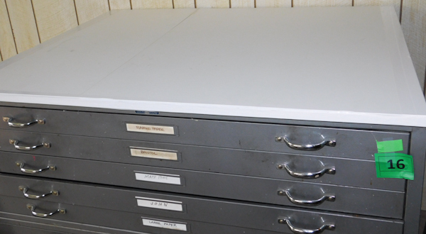 lot 16 image: Large Metal flat file drawer cabinet unit with legs.
