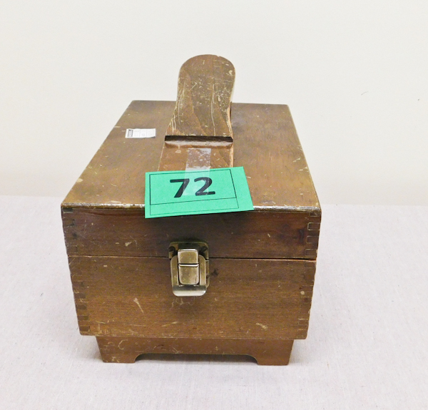 lot 72 image: vintage shoe shine box with supplies