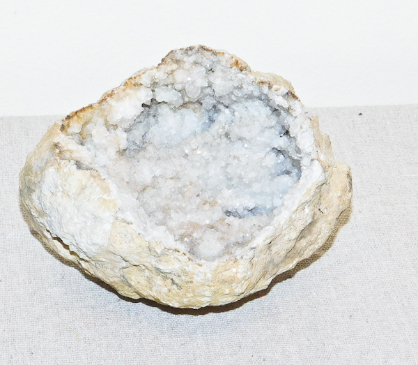lot 82 image: beautiful calcite geode