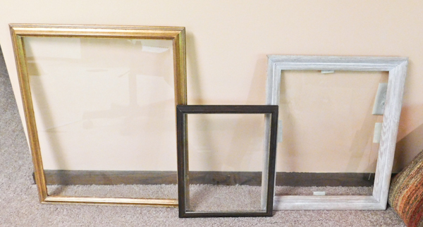 lot 33 image: lot of frames please see photos
