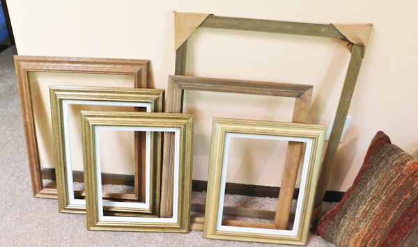 lot 36 image: lot of frames please see photos