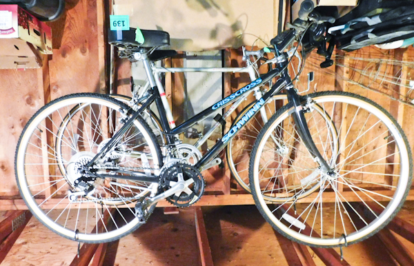 lot 139 image: womans Crisscross Schwinn Bike