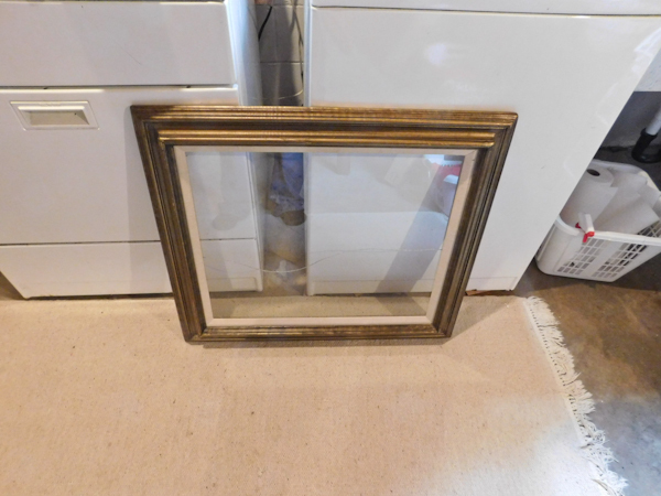lot 188 image: very nice vintage frame with glass