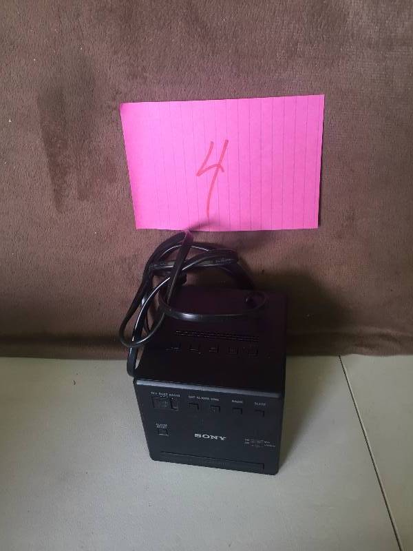Sony ICF-C1 Radio AM-FM NEW