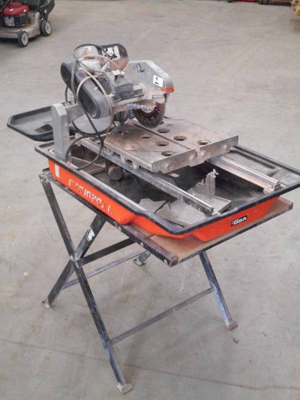 lot 9 image: Commercial 120Volt Wet Tile Saw, 10...