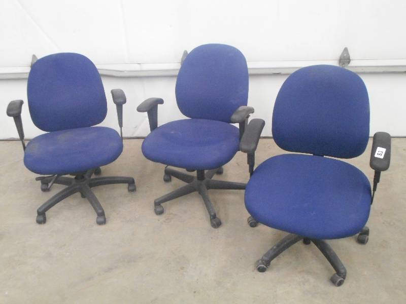 lot 53 image: (3) Adjustable Rolling Office Chair...