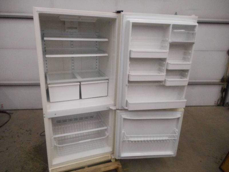lot 62 image: Amana Distinction 120Volt Refrigera...