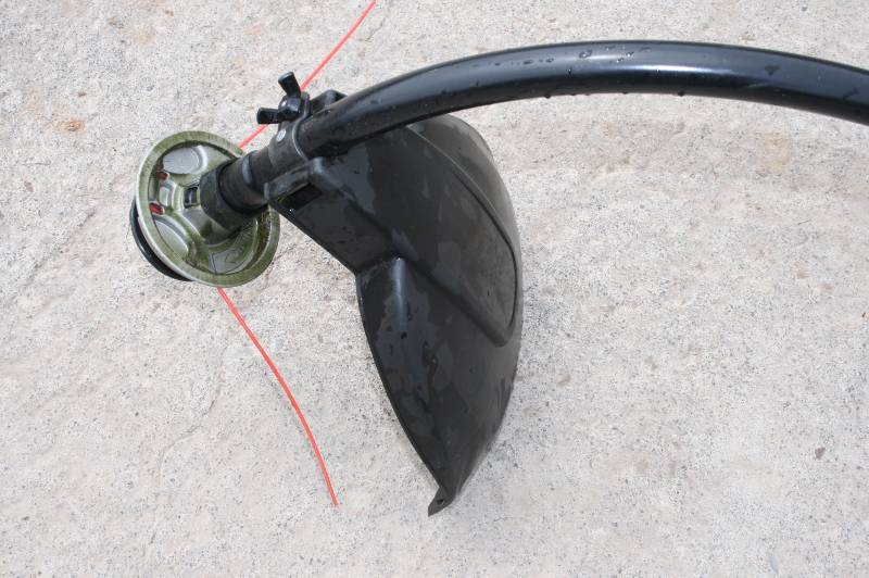 Poulan 15 Fixed Line Trimmer