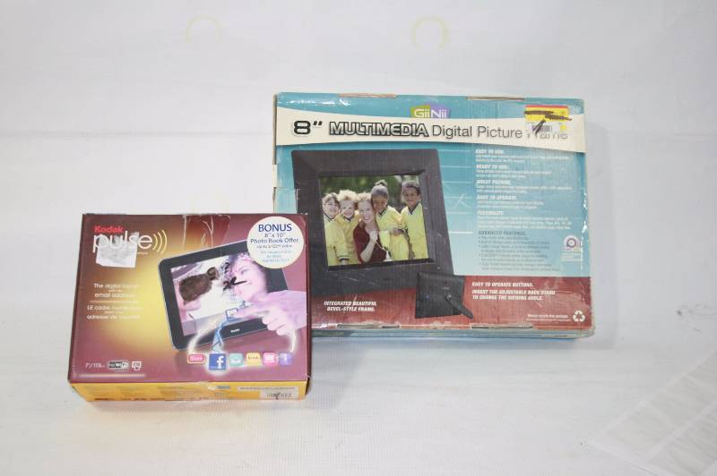 Lot of 2 Digital picture frames