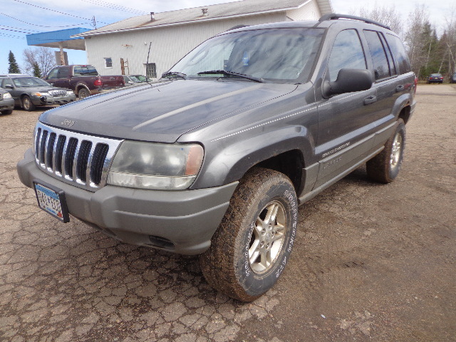 lot 3 image: 2002 Jeep Grand Cherokee Laredo
