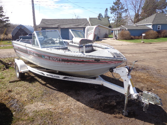 lot 2 image: 1990 Crestliner Phantom Boat & Shorelandr Trailer