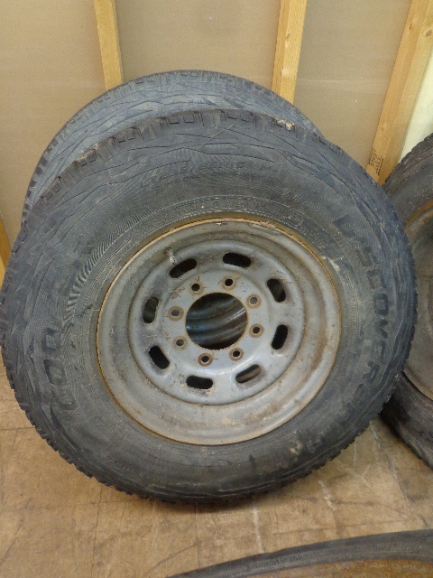 lot 9 image: Cooper Discoverer AT Tires