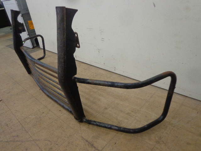 lot 11 image: Metal Grill Guard