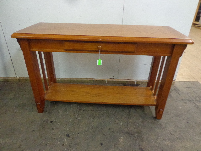 lot 18 image: Wooden Desk Table