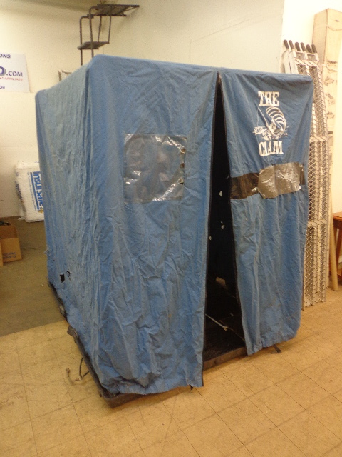lot 30 image: 4 Hole Clam Fish House