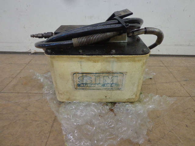 lot 37 image: AirHydraulic Pump