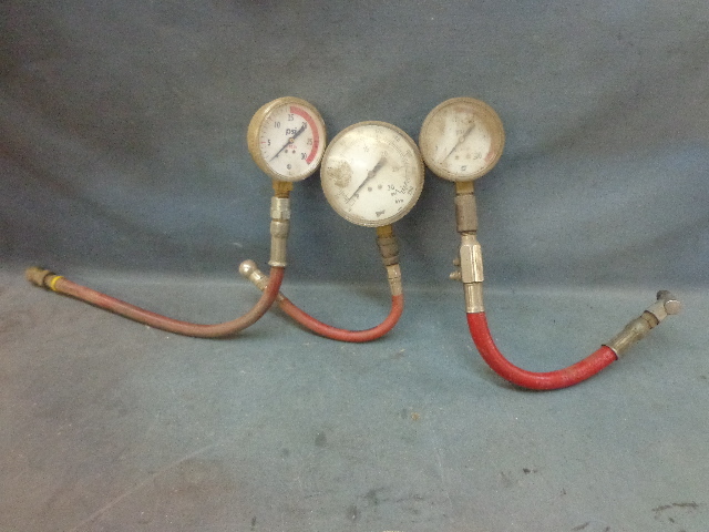 lot 44 image: Pressure Gauges