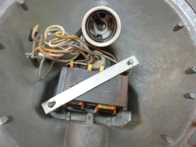 lot 48 image: Outside Heavy Duty Lamp Assembly & Photoelectric Control