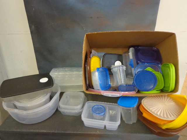 lot 64 image: Tupperware