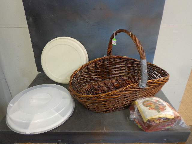lot 70 image: Wicker Basket, Fruit & Veggie Trays With Lids & Napkins