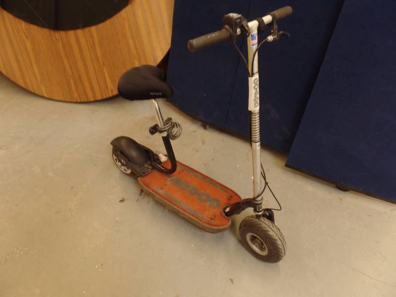 lot 521 image: Scooter