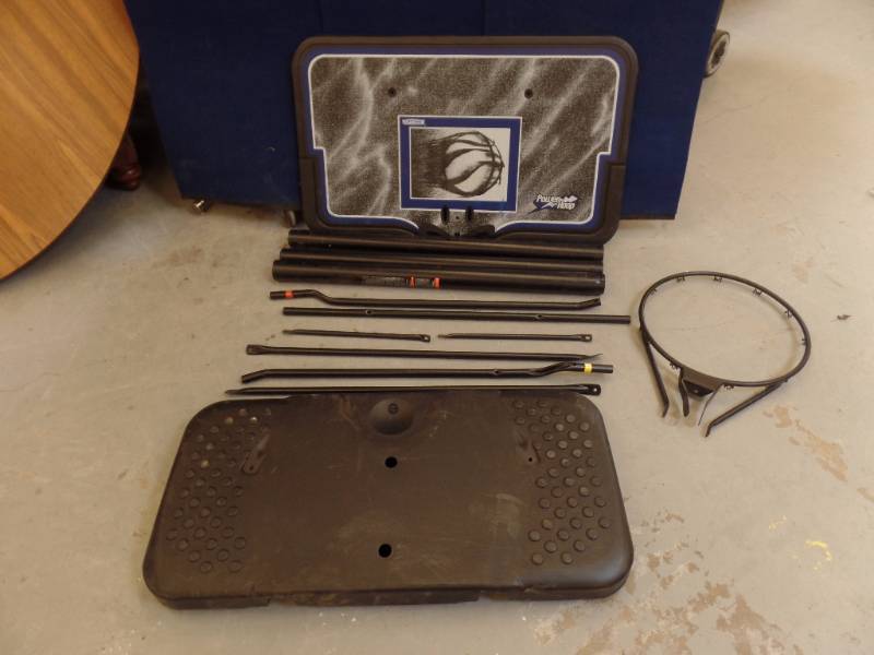 lot 522 image: Portable Basketball Hoop