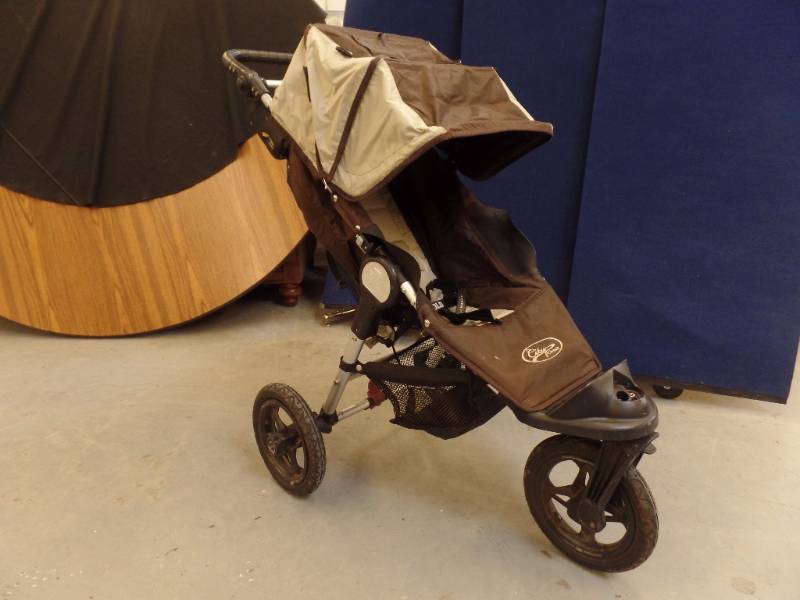 lot 523 image: Baby Jogger
