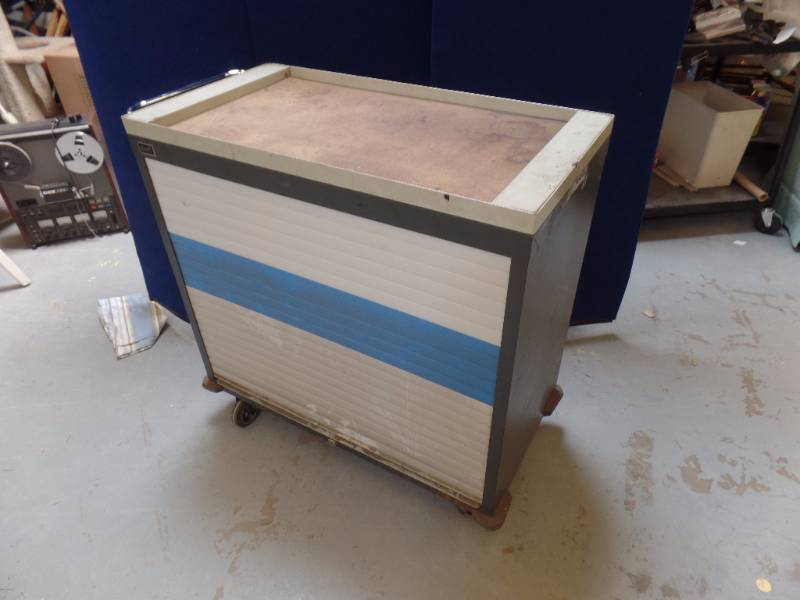 lot 537 image: Wright Line Rolling Media Cart