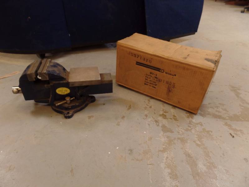 lot 550 image: Table Top Vice