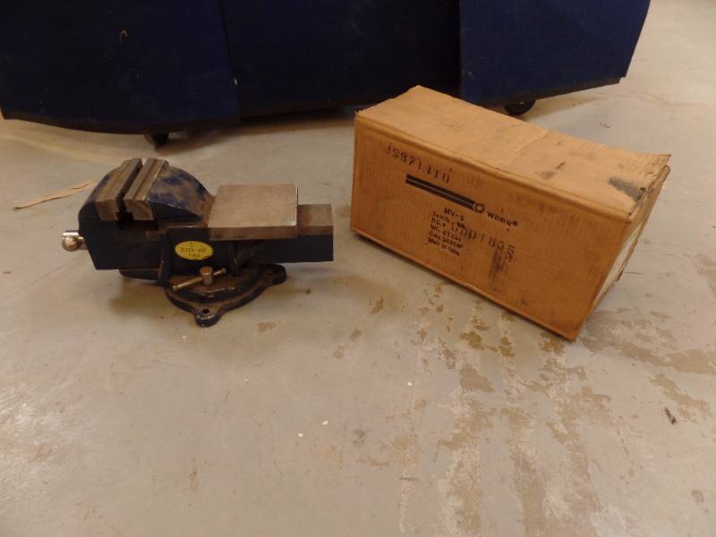 lot 551 image: Table Top Vice