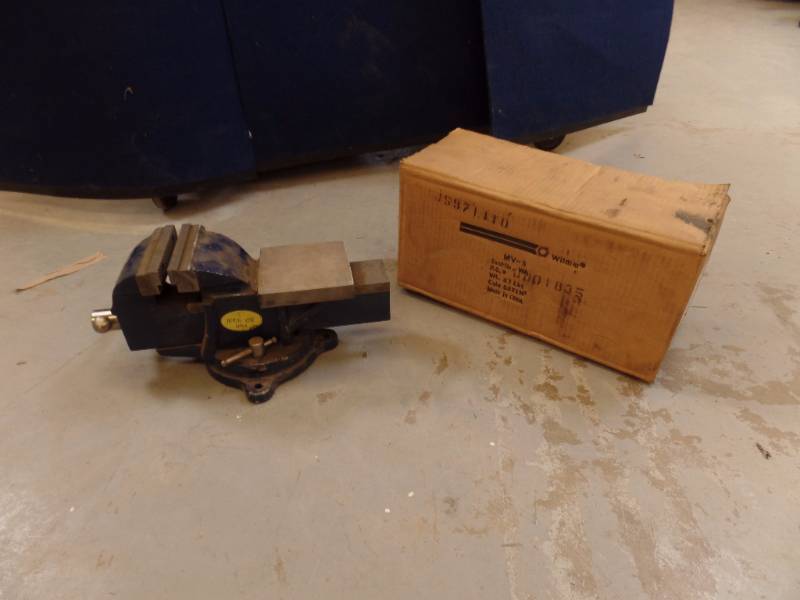 lot 552 image: Table Top Vice