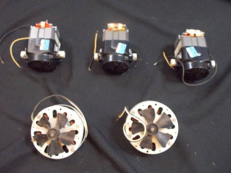 lot 527 image: Assorted Small Motors (5 items)