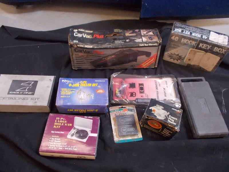 lot 534 image: Misc. Car Items