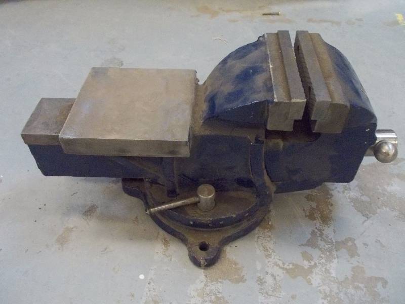 lot 553 image: Table Top Vice
