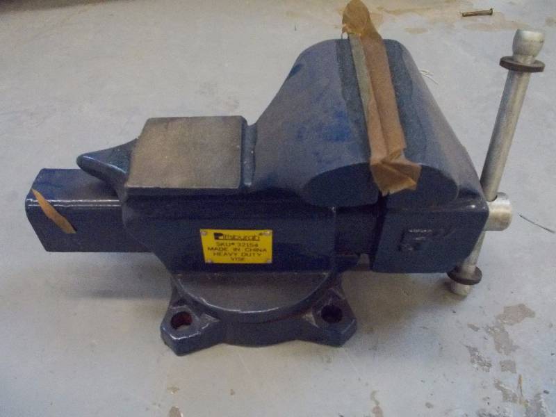 lot 554 image: Table Top Vice