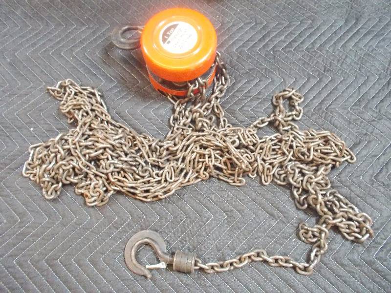 lot 556 image: Chain Hoist