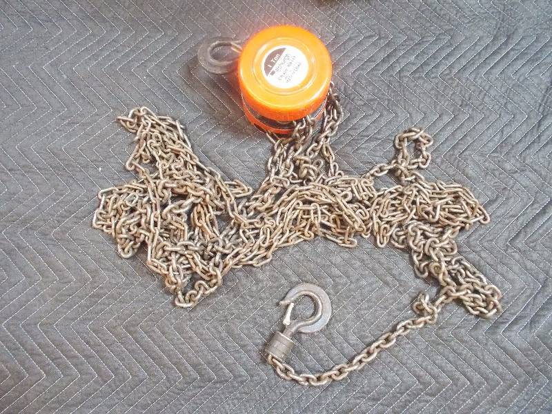 lot 557 image: Chain Hoist